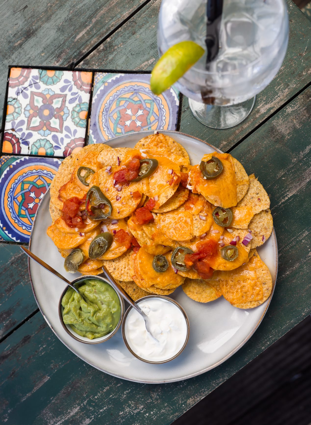 Nacho's met guacamole en een gin-tonic bij Het Plantsoen
