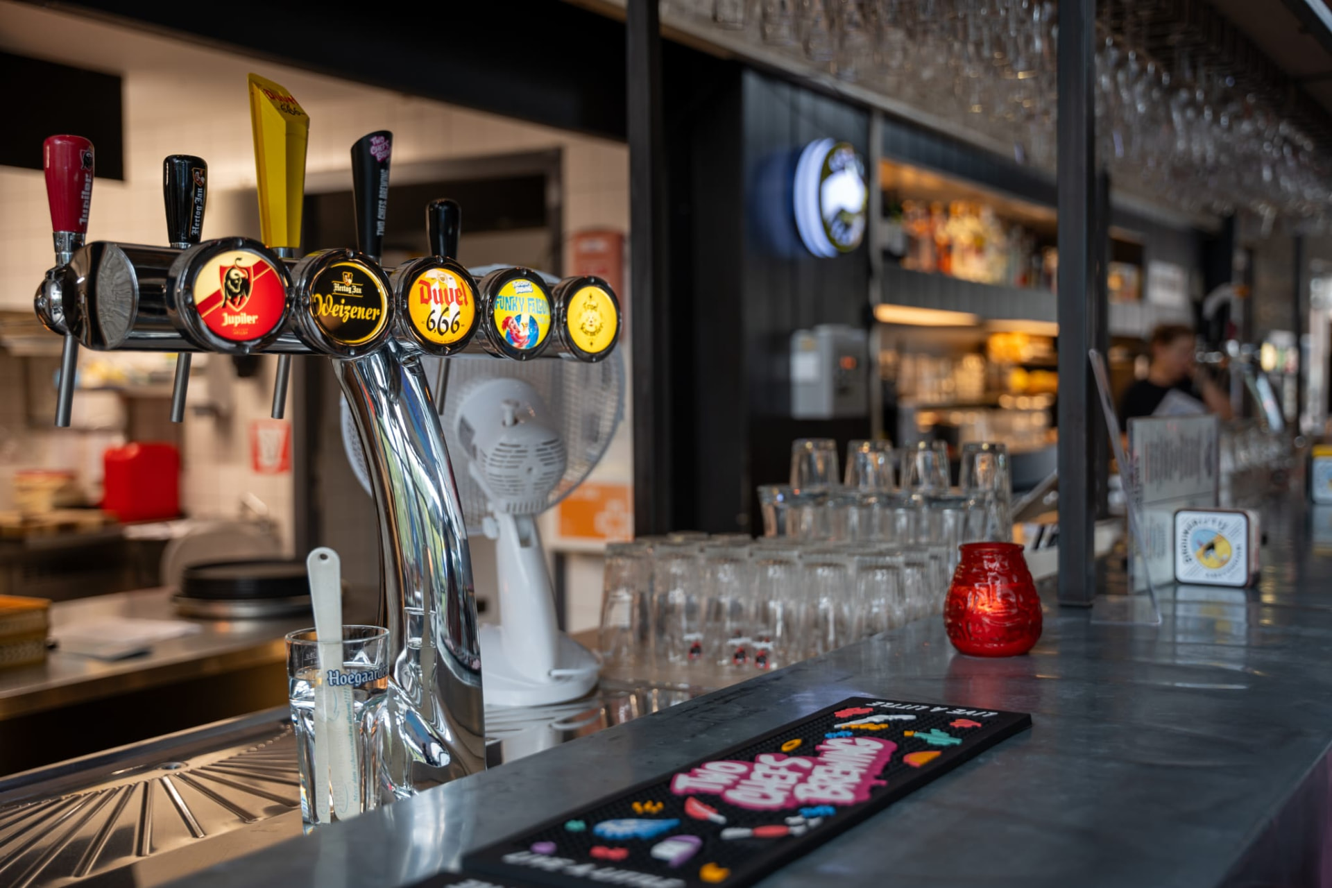Biertapkranen aan de bar van Het Plantsoen